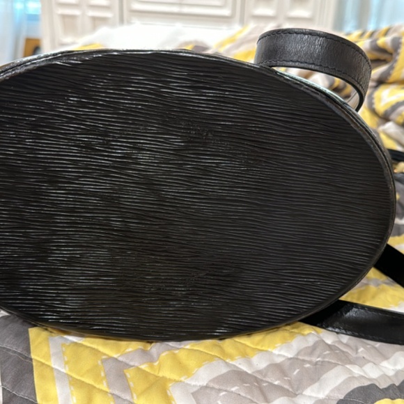 LV Black Epi Purse Authentic - Picture 13 of 13